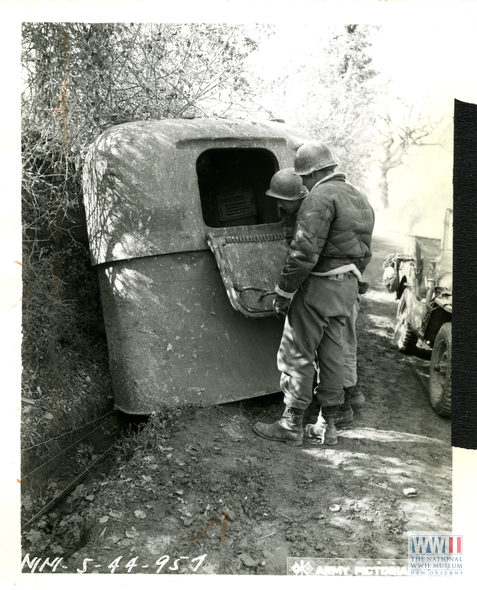 us-soldier-examining-a-german-pillbox-in-italy-on-15-february-1944